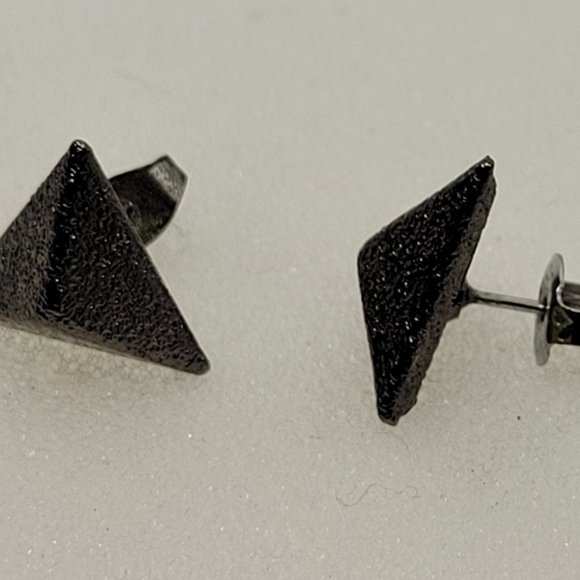 Earrings Triangle 3D shape Stud E_OT0008. - Picture 5 of 5